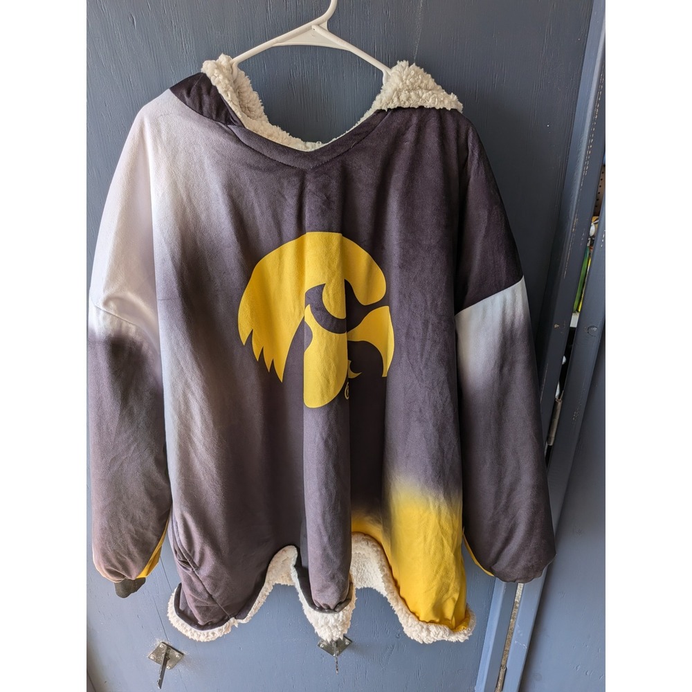 Iowa Hawkeyes Reversible Oversized Hoodie Blanket Sherpa Fleece Black Yellow
